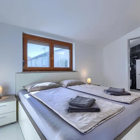 Ferienhaus Rubil By Interhome Poreč
